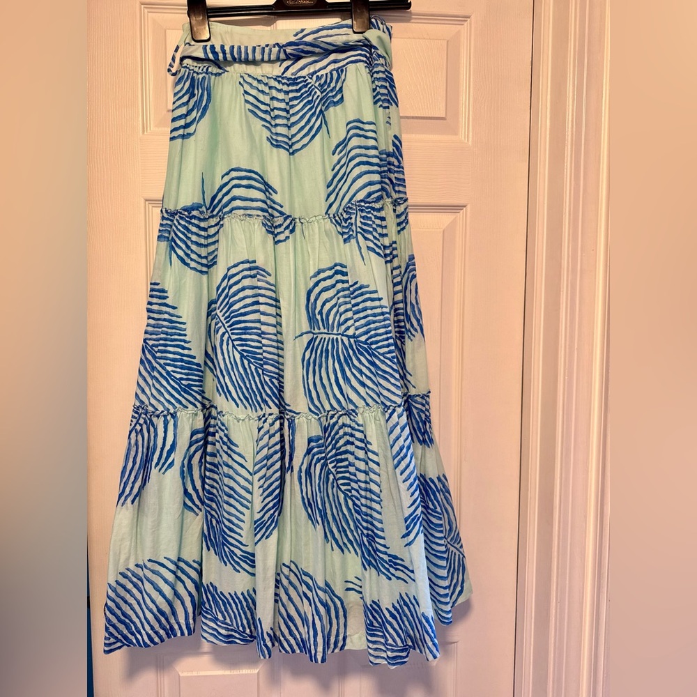 Vineyard Vines long skirt, new with tags
Size 4 - Picture 4 of 6